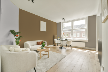 woonkamer met neutrale kleuren en Ppg1103-5