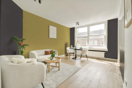 woonkamer met neutrale kleuren en Ppg1110-4