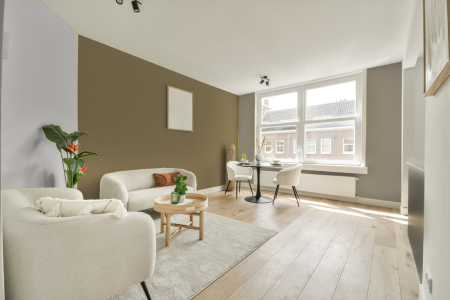 woonkamer met neutrale kleuren en Ppg1112-6