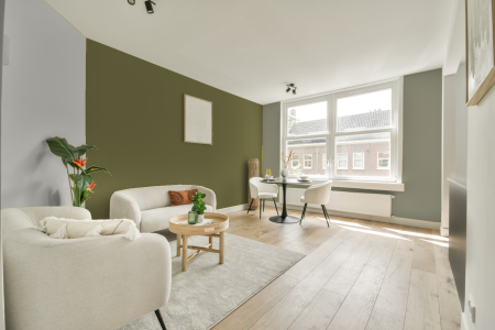 woonkamer met neutrale kleuren en Ppg1122-6