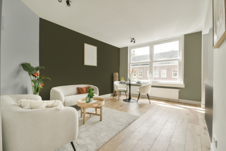 woonkamer met neutrale kleuren en Ppg1125-7