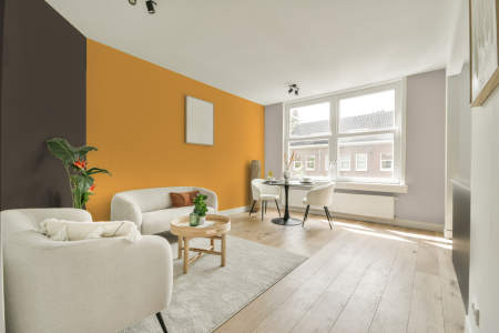 woonkamer met neutrale kleuren en E8.49.73