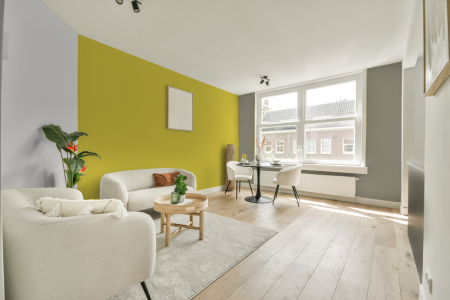 woonkamer met neutrale kleuren en G4.50.75