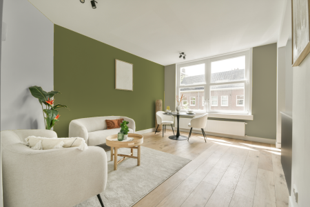 woonkamer met neutrale kleuren en H1.30.50