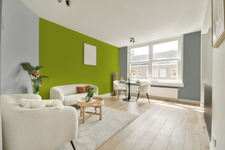 woonkamer met neutrale kleuren en H2.60.60