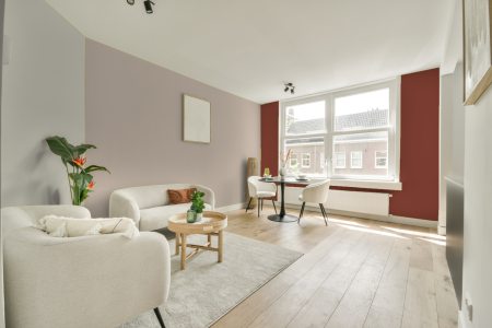 woonkamer met neutrale kleuren en Sikkens vilt beige