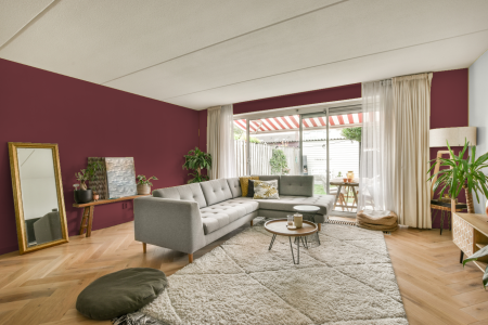 moderne living in de kleur Full berry