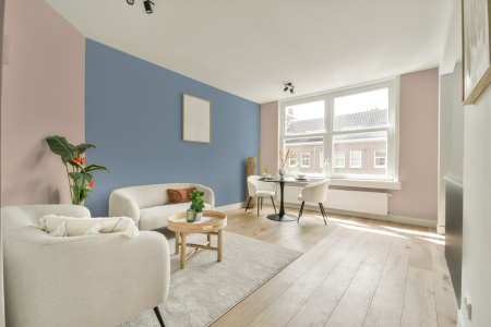 apartement met de kleur 2560 op de muren