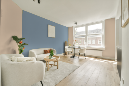 apartement met de kleur 3030 op de muren