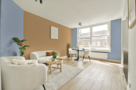 apartement met de kleur Ppg10-17 op de muren