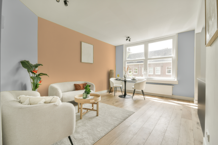 apartement met de kleur Ppg1043-3 op de muren