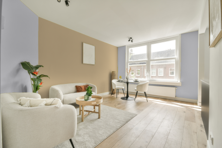 apartement met de kleur Ppg1173-1 op de muren