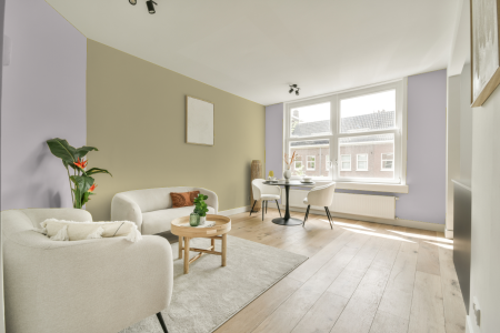 apartement met de kleur Ppg1178-1 op de muren