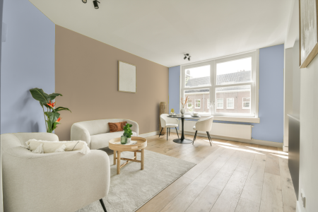 apartement met de kleur T9.07.82 op de muren